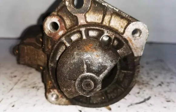 Volkswagen Polo III 6N 6N2 6NF Starter motor 63223039 085911023E