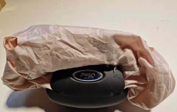Ford Fiesta Steering wheel airbag H1BBA042B85ABW 498D20110225
