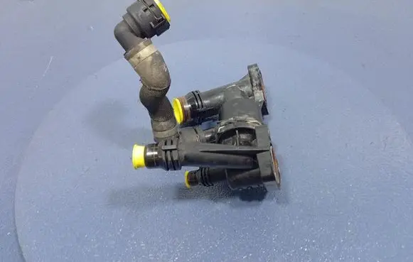 BMW X5 E53 Thermostat/thermostat housing 8576289