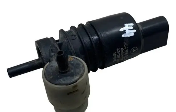 Mercedes-Benz E W212 Windscreen/windshield washer pump 2048660221 3091387