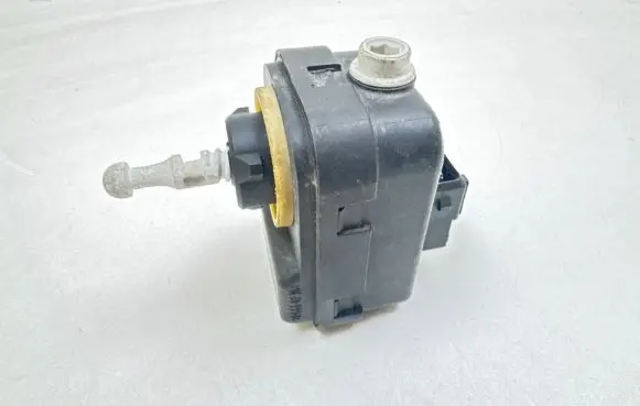 Nissan Note (E11) Headlight level adjustment motor 89028944