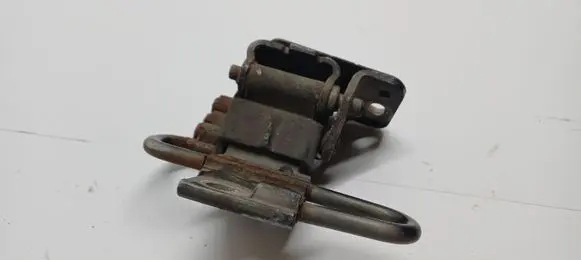 Volkswagen PASSAT B5.5 Front door lower hinge 4B0831412B