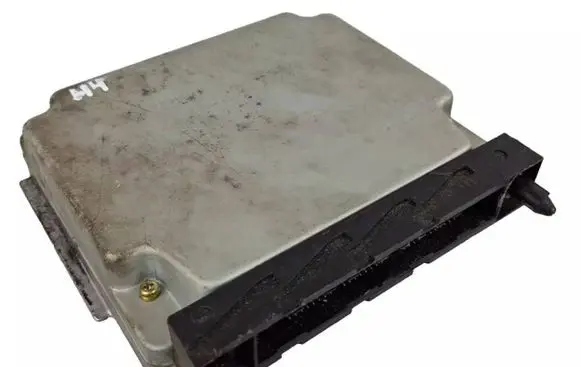 Volvo S80 Engine control unit/module MB079700