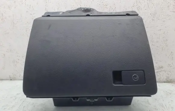 Volkswagen PASSAT B6 Glove box 3C1857101