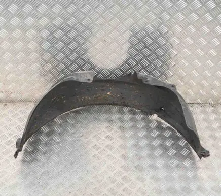 Front wheel arch liner splash guards