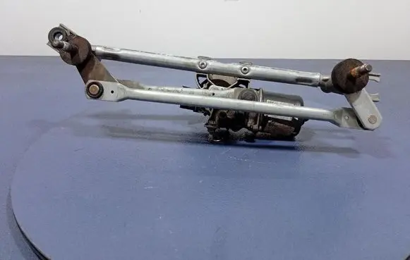 Chevrolet Aveo Front wiper linkage and motor 