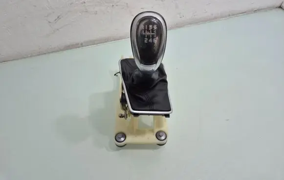 Volvo V40 Gear shifter/selector 
