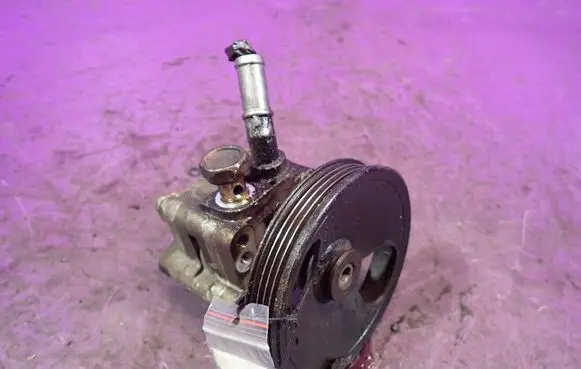 Nissan Almera Tino Power steering pump