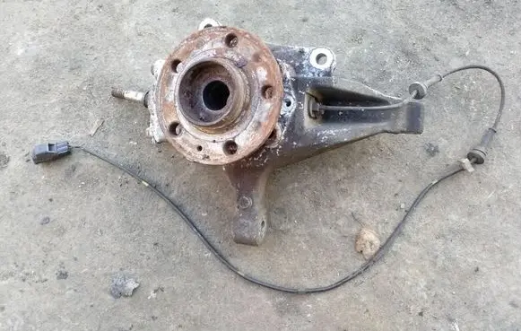 Volvo V70 Front wheel hub spindle knuckle