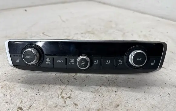 Audi Q3 F3 Climate control unit 83A820043G