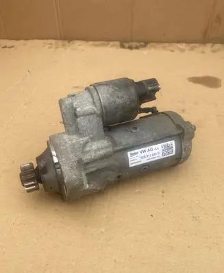 Volkswagen PASSAT B7 Starter motor 02E911023Q