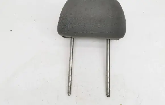 Volkswagen Golf IV Rear seat headrest 