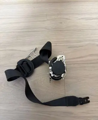 Rear seatbelt