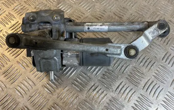 Volkswagen Touran I Wiper motor 1T0955119B 1T0955023D 0390241717