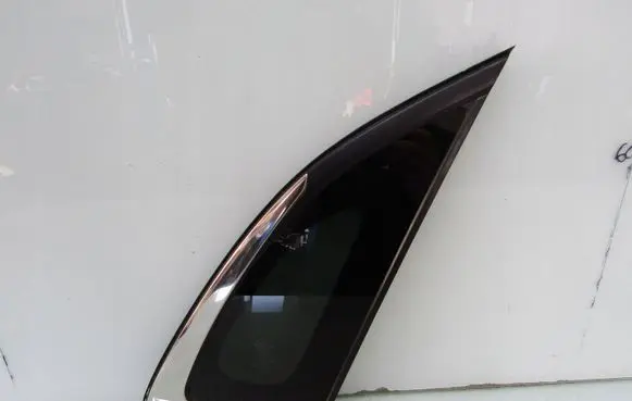 Mazda CX-30 Rear side window