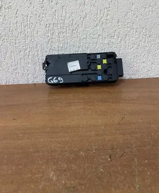 Mercedes-Benz R W251 Fuse module 013948411 013948421