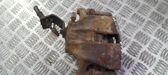 Volkswagen PASSAT B3 Front brake caliper
