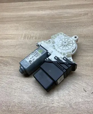 Volkswagen Jetta V Rear door window regulator motor 1K5839401B 993424200