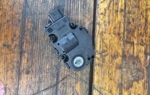 BMW 1 E81 E87 Air flap motor/actuator 410475520 9298380 80620083