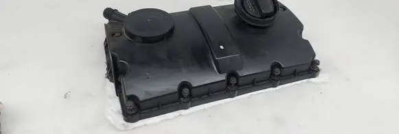 Volkswagen PASSAT B5 Rocker cam cover 038103475S