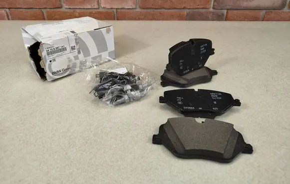 BMW X2 U10 Brake pads (front) 6897141