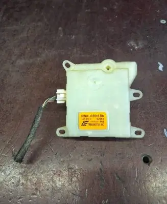Seat Alhambra (Mk1) Air flap motor/actuator 7M0907511C 95NW19E616RA