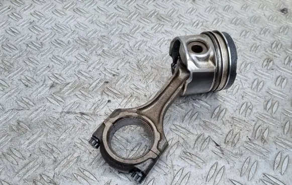 Lexus IS 220D-250-350 Piston with connecting rod 86L78 R2US2