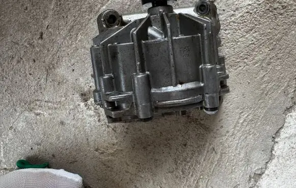 BMW 6 F12 F13 Oil pump 7643256
