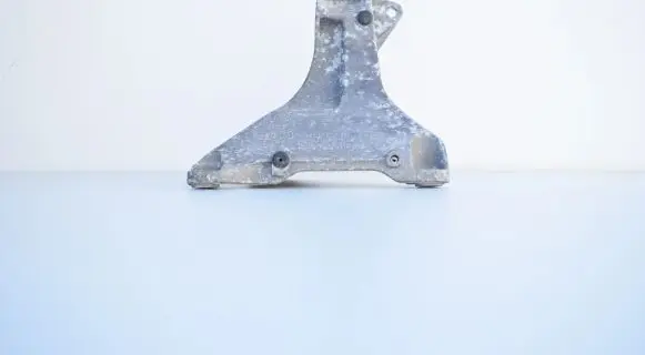 Audi A4 S4 B7 8E 8H Engine mounting bracket 8E0199308AH