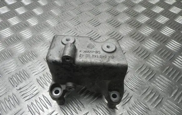 Mercedes-Benz Vito Viano W639 Engine mounting bracket A6461420042 VD16053