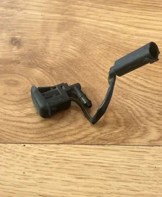 BMW 1 E82 E88 Windshield washer spray nozzle 61667110851 7110851