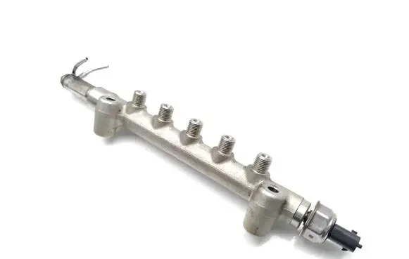 Opel Zafira C Fuel main line pipe 55570022 06S46326 32330022