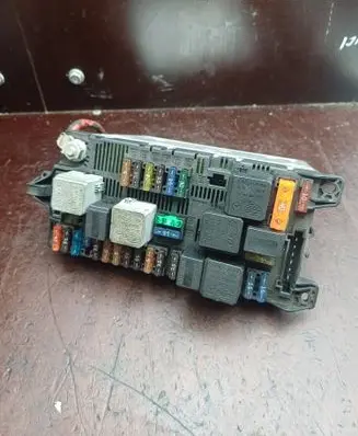Mercedes-Benz E W211 Fuse module 2115452901 00564052