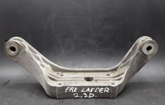 Land Rover Freelander 2 - LR2 Rear differential/diff mount bracket 6527110600