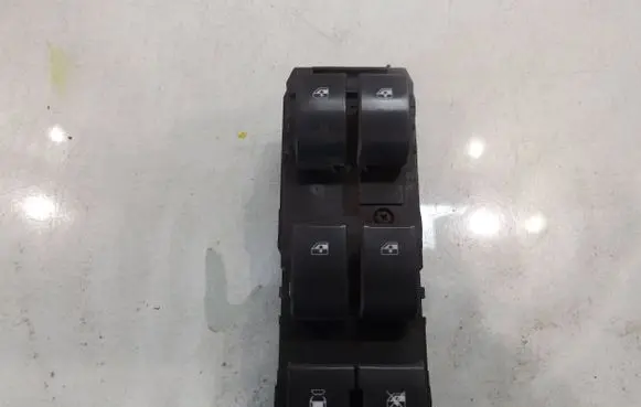Chevrolet Captiva Electric window control switch