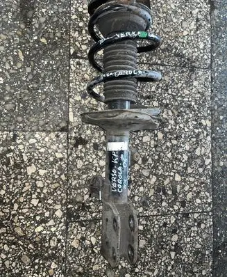 Toyota Corolla Verso E121 Front shock absorber/damper