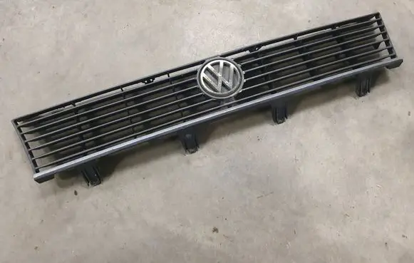 Porsche Macan (95B) Front bumper upper radiator grill 321853653K PASSATB2