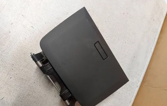 Volkswagen Golf Sportsvan Glove box 0456221