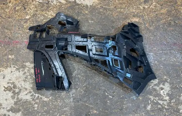 Front bumper mounting bracket