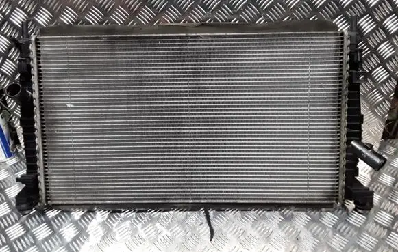 Ford Focus C-MAX Coolant radiator 3M5H8005TJ