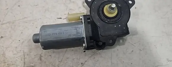 Ford Fiesta Front door window regulator motor 0130821939
