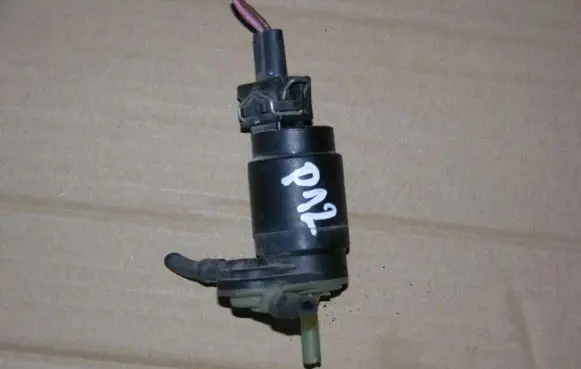 Nissan Primera Windscreen/windshield washer pump