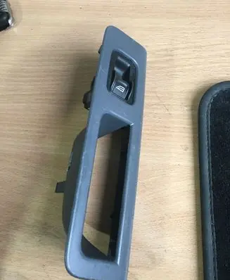 Volvo V50 Electric window control switch 8679477