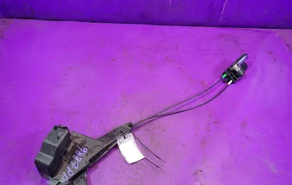 Toyota Corolla E120 E130 Front door lock 