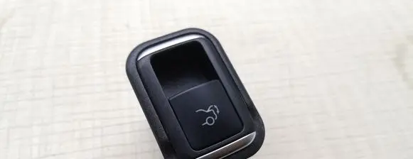 Mercedes-Benz E W212 Tailgate opening switch A2129059300
