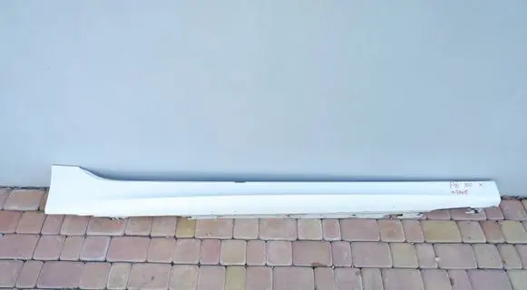 BMW 2 F46 Side skirt front trim 8058860