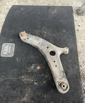 KIA Venga Front lower control arm/wishbone