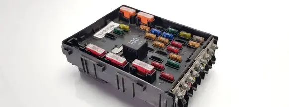 Volkswagen PASSAT B6 Fuse module 3C0937125