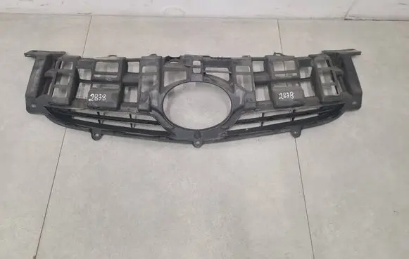 Front bumper upper radiator grill