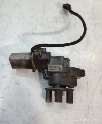 Volkswagen Multivan T5 Sliding door latching motor 7H0843766F